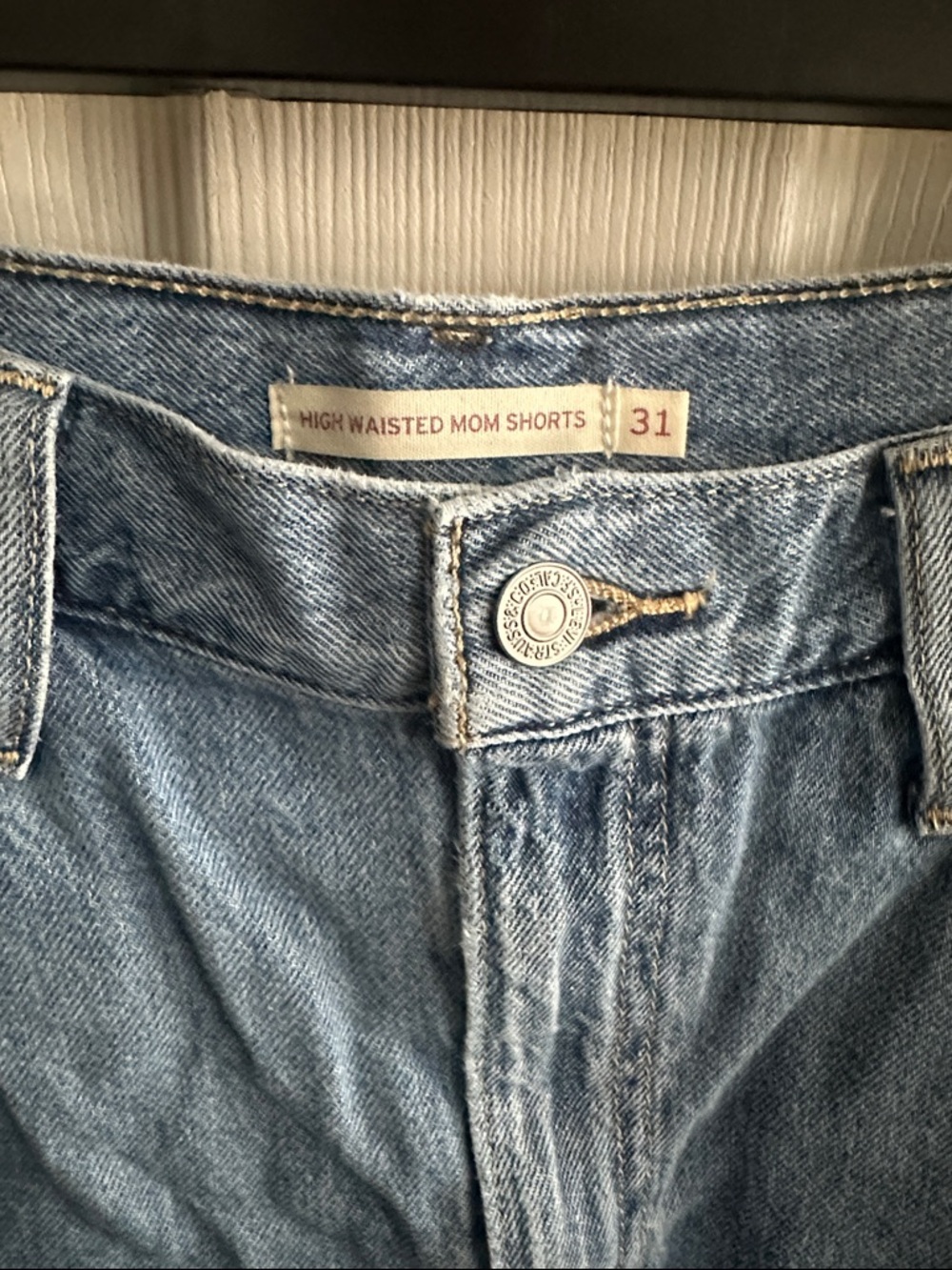 Levi’s mom shorts - Picture 2 of 3